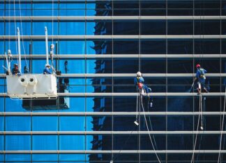 Ile bierze sprzątaczka za sprzątanie domu?