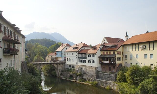 Czy lokówko suszarka niszczy włosy?