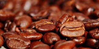 Co dodać do pieczenia chleba żeby był długo świeży?