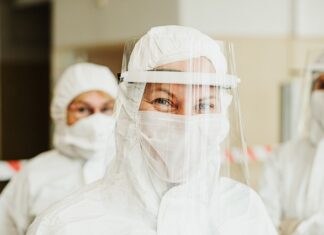 Czy przed maseczka nałożyć tonik?